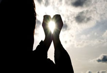 -卡尔蒂斯队长激励全队，挑战强敌士气高昂