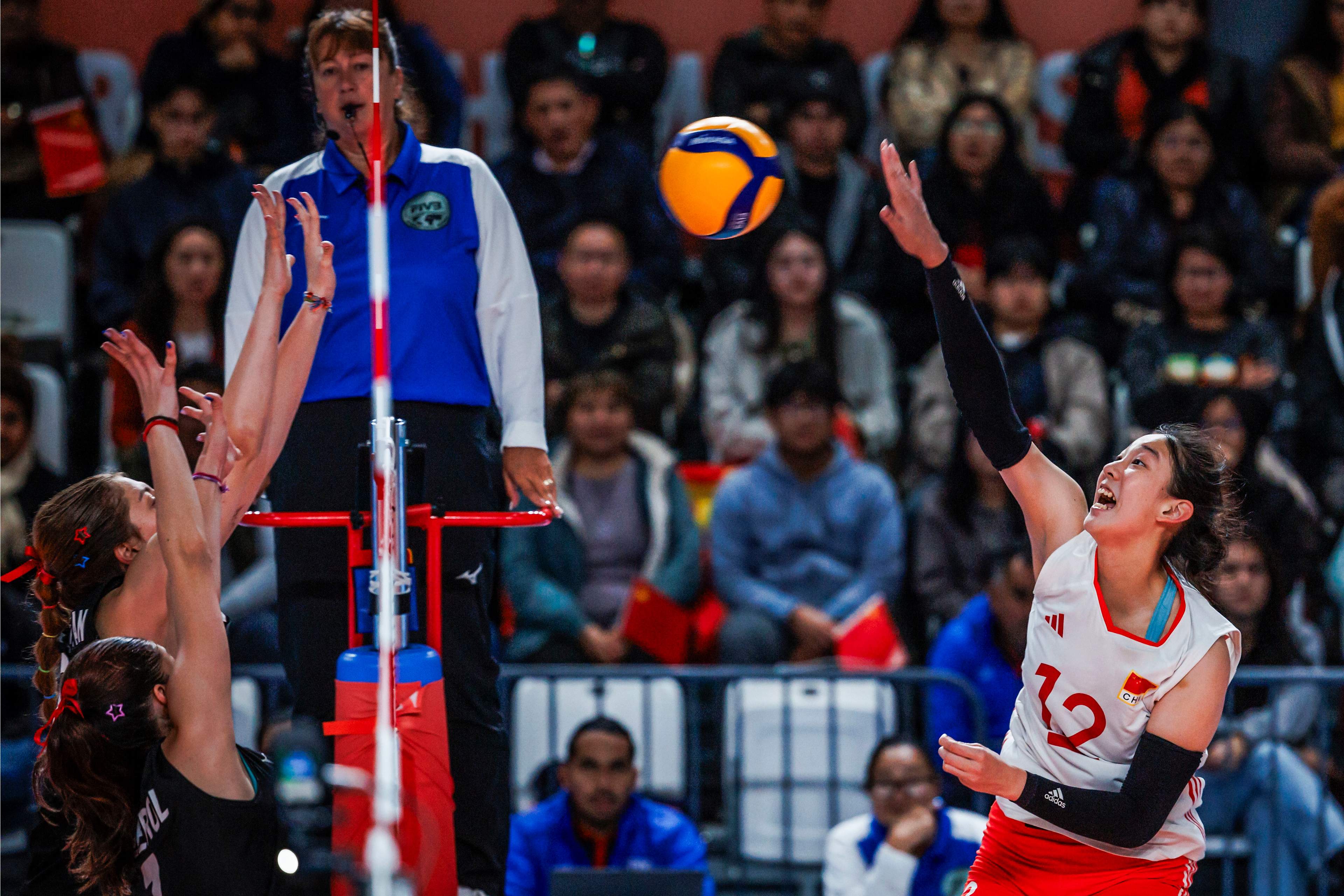 DB彩票官网-突尼斯女排球队在赛场上争先取胜