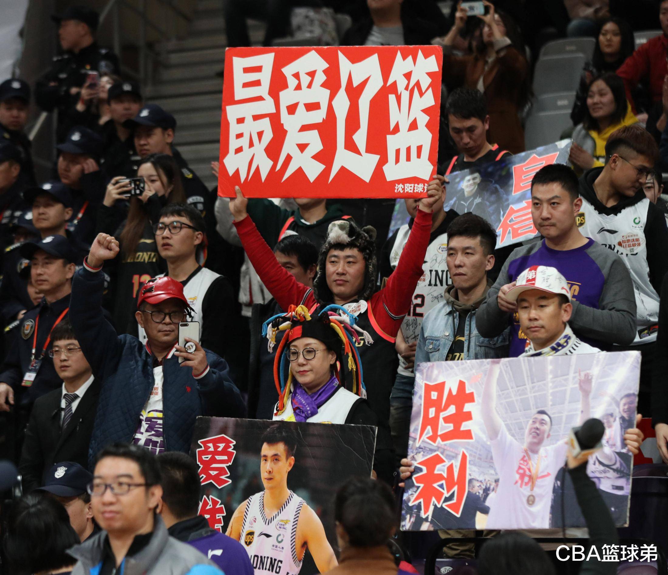 裁判系统受质疑,引发球迷不满 裁判系统受质疑,引发球迷不满