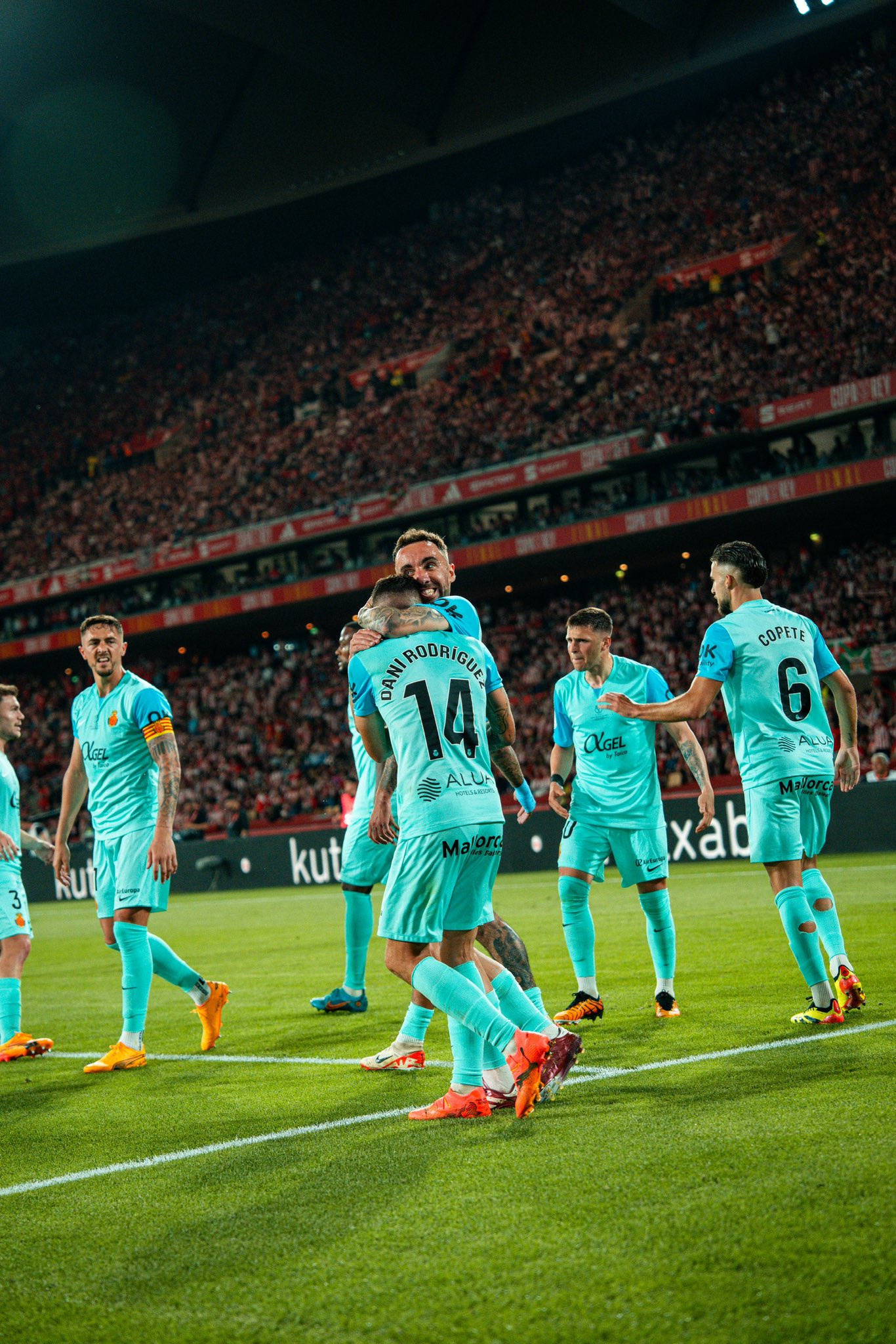 包含马洛卡战胜对手，稳固领先优势！的词条