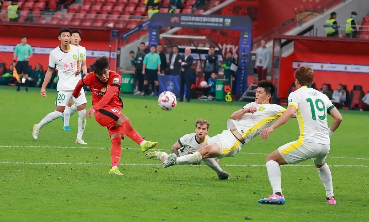 DB游戏-中超顶尖球队火拼，硝烟弥漫赛场