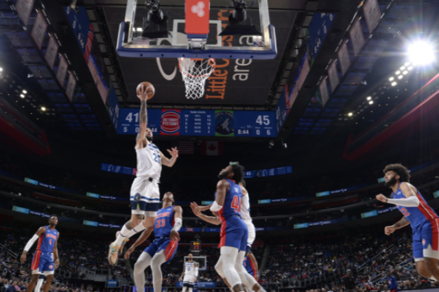 包含劲旅三连胜摆脱领先者，实力更强劲的词条