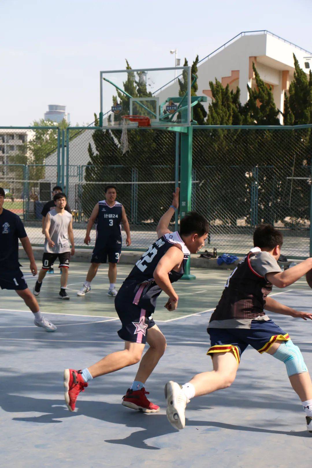 DB彩票官方网站-队友配合默契传球精准破敌险胜的简单介绍