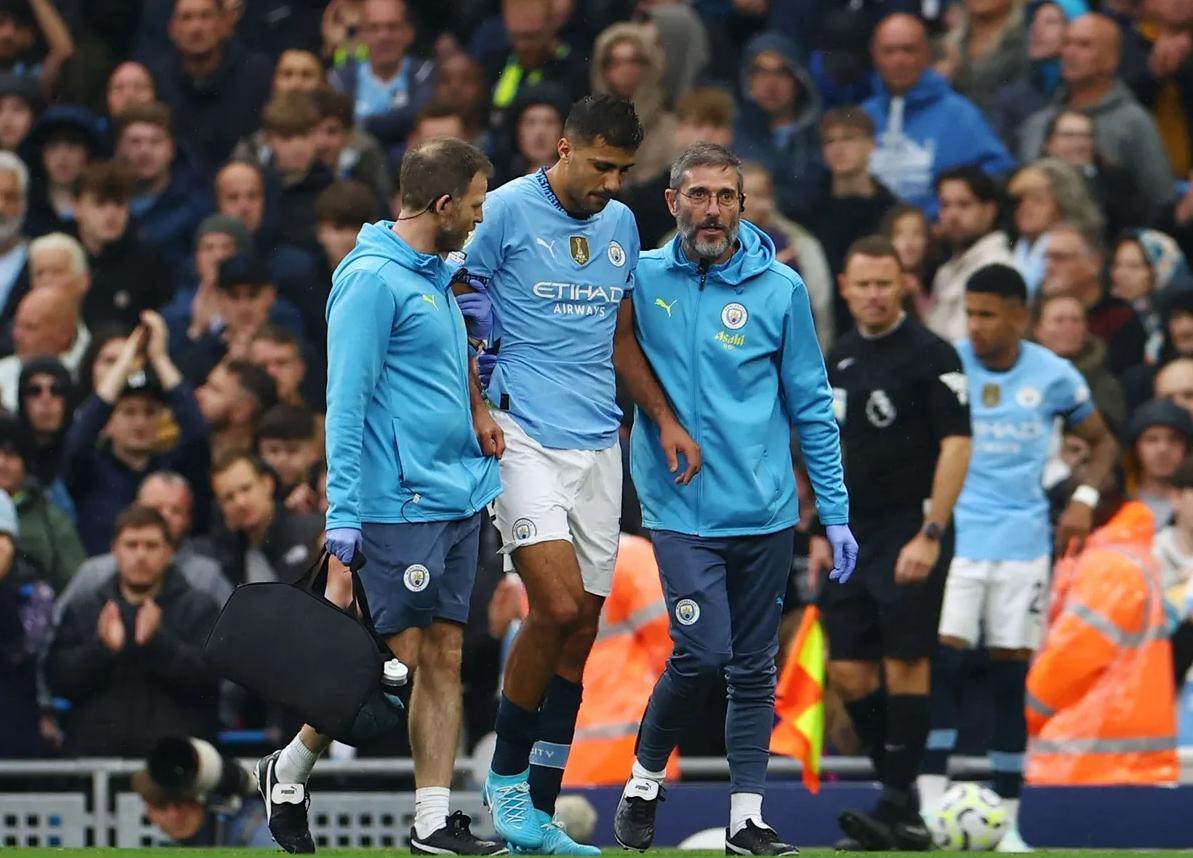 包含曼城拟面对狼队，蓝月亮全力出击的词条