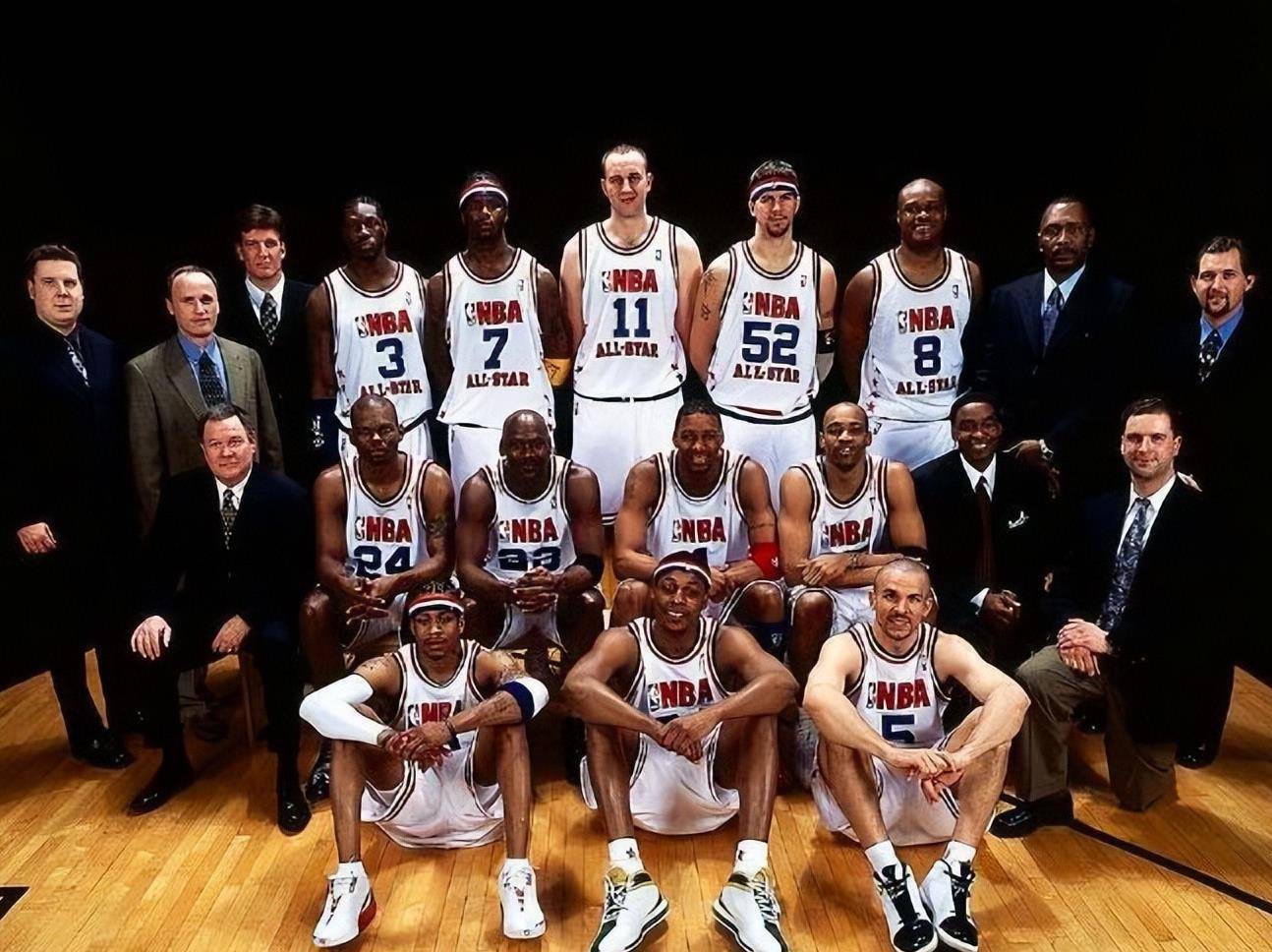 篮球明星火爆赛季,全明星阵容引爆球迷热情 篮球明星火爆赛季,全明星阵容引爆球迷热情