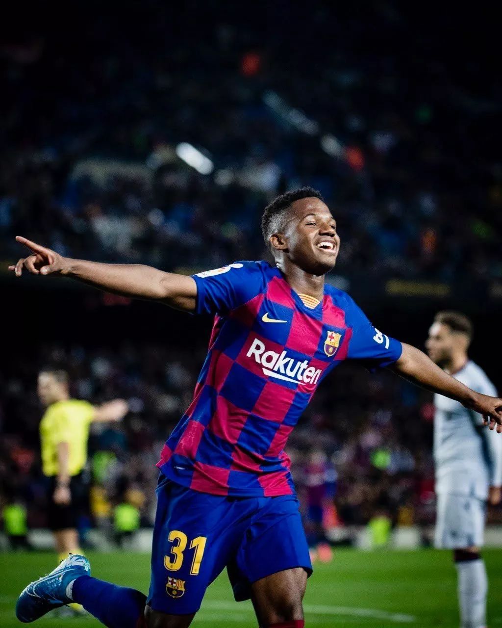 塞维利亚陷入低谷，巴萨始终领跑的简单介绍