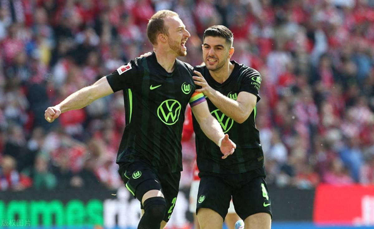 沃尔夫斯堡球队成功击败对手赢得胜利