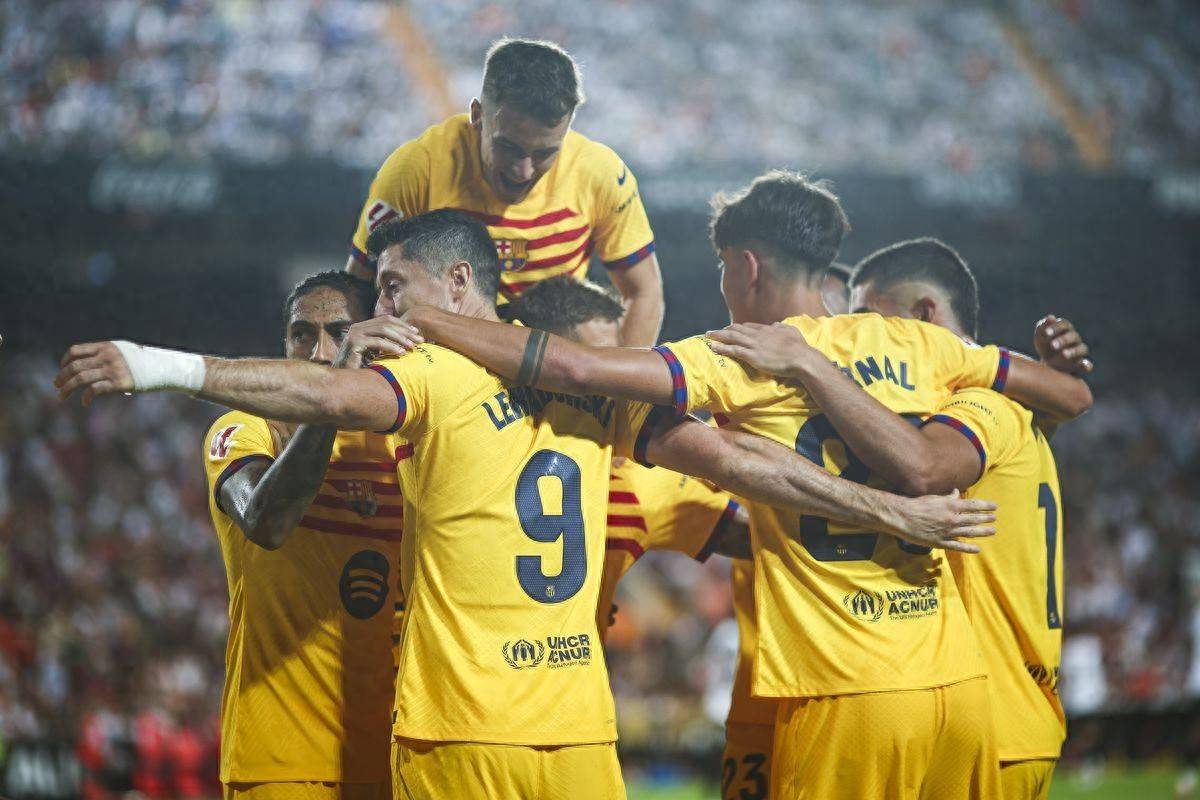 瓦伦西亚逼平巴萨，皇马依旧领先的简单介绍