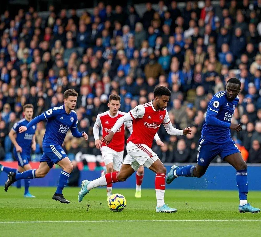 足球盛宴再度上演,赛事精彩纷呈 足球盛宴再度上演,赛事精彩纷呈