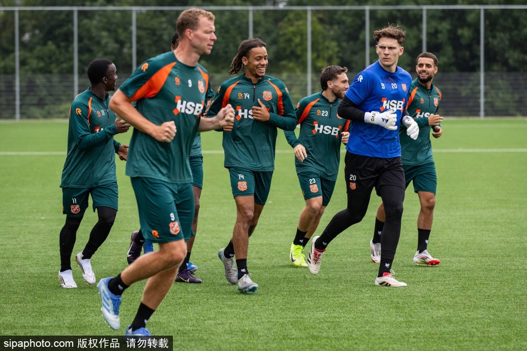 -球队训练强度加大，备战形势看好