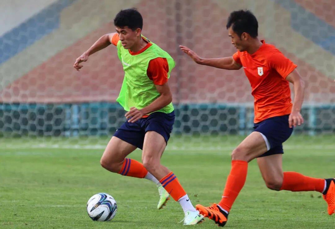 球队训练强度加大,备战形势看好 球队训练强度加大,备战形势看好