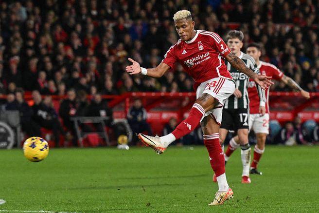 曼联传球精准，英超传统强队再掀巅峰