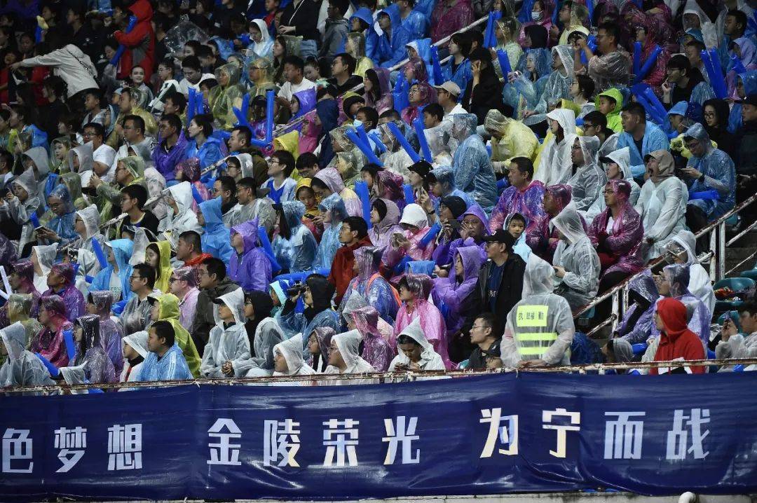 实力对决！国内足球联赛红红火火