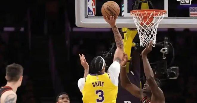 湖人主场获胜,浓眉投篮手感火热 湖人主场获胜,浓眉投篮手感火热