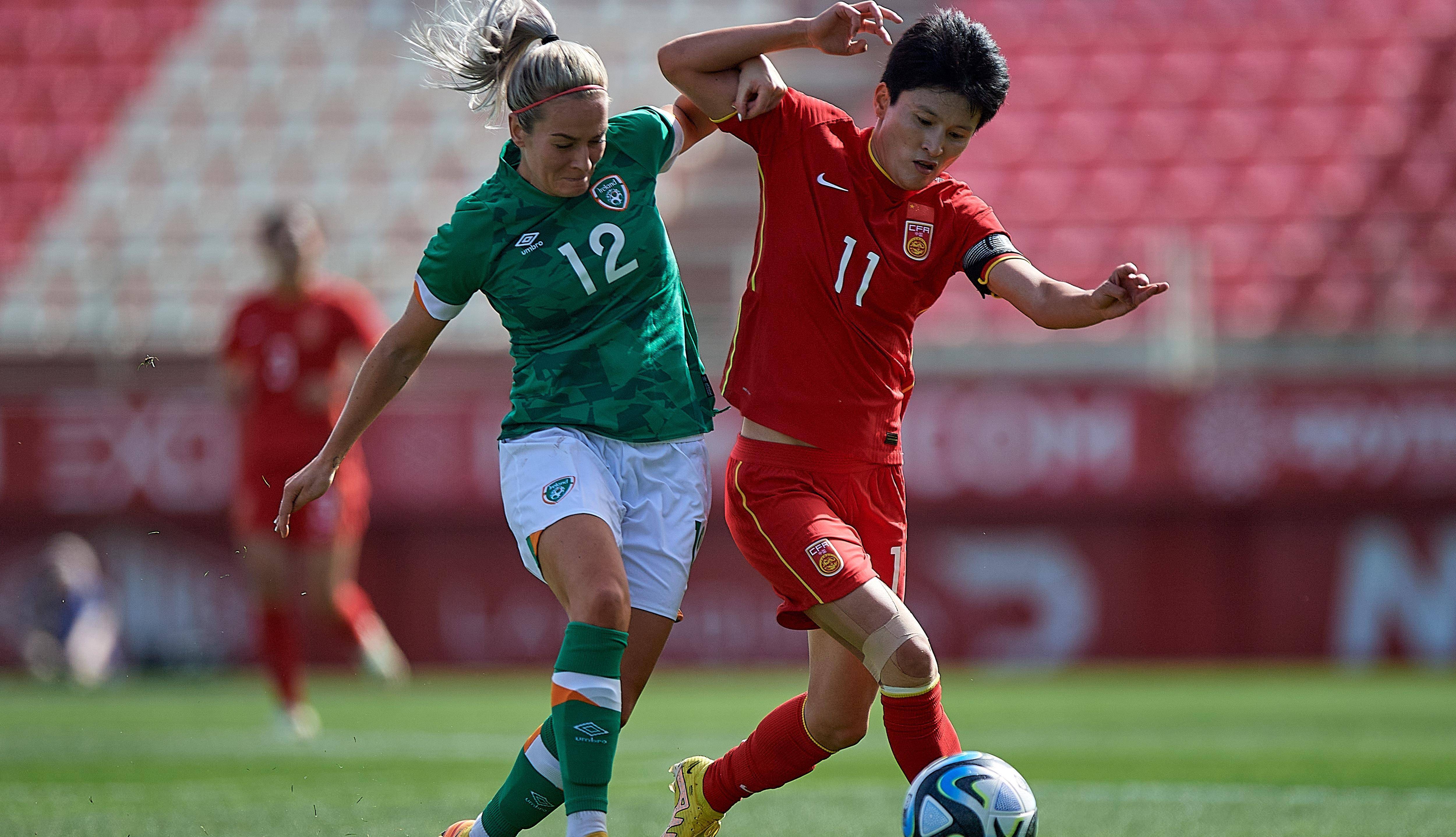 意大利女足队员技术精湛，备战友谊赛