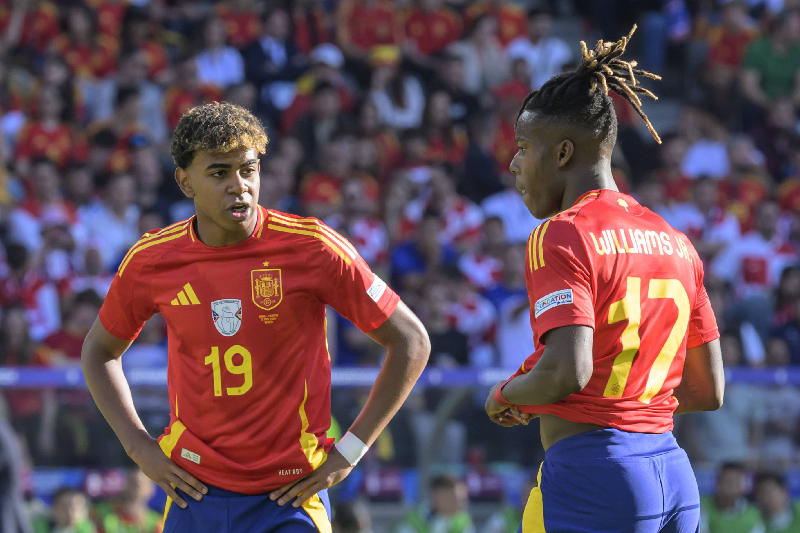 西班牙队力拼夺冠,欧国联光环耀眼 西班牙队力拼夺冠,欧国联光环耀眼