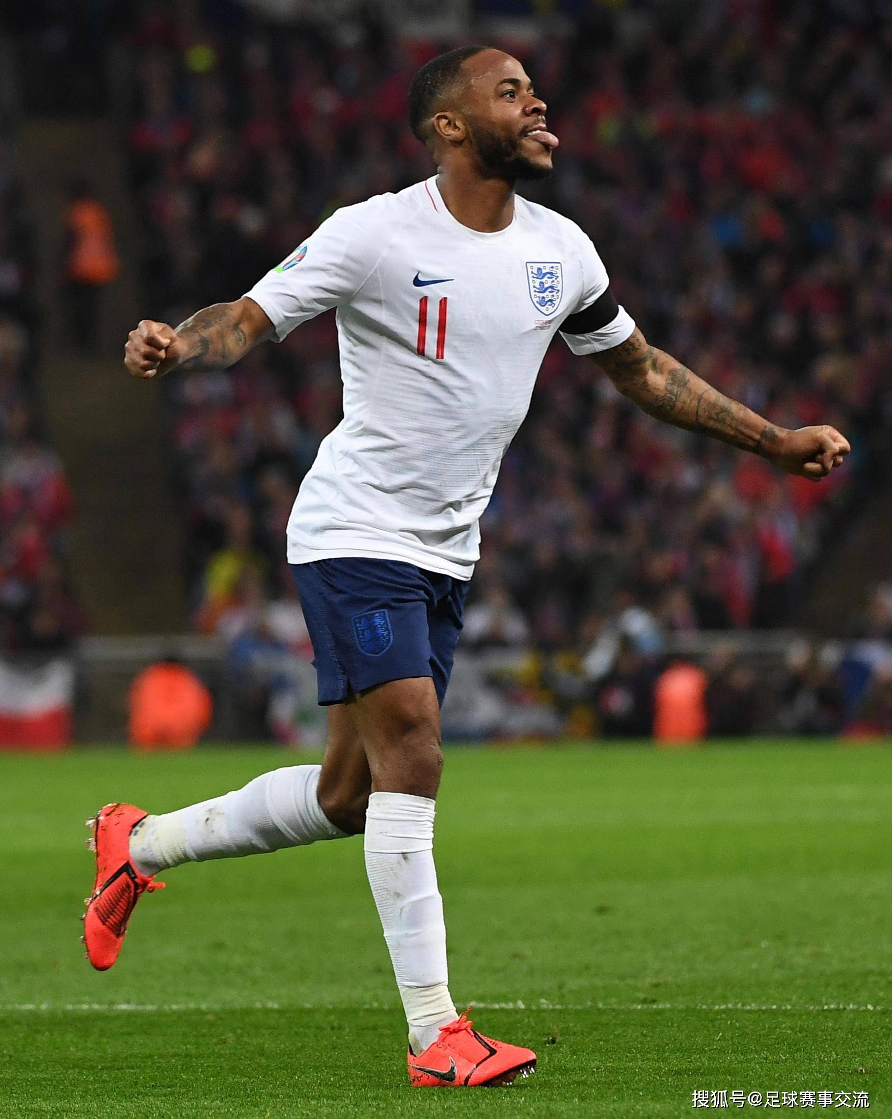 足球比赛波澜壮阔，球员表现令人瞩目的简单介绍