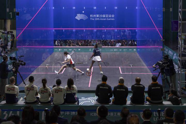 足球比赛中的顶尖对决吸引眼球 足球比赛中的顶尖对决吸引眼球