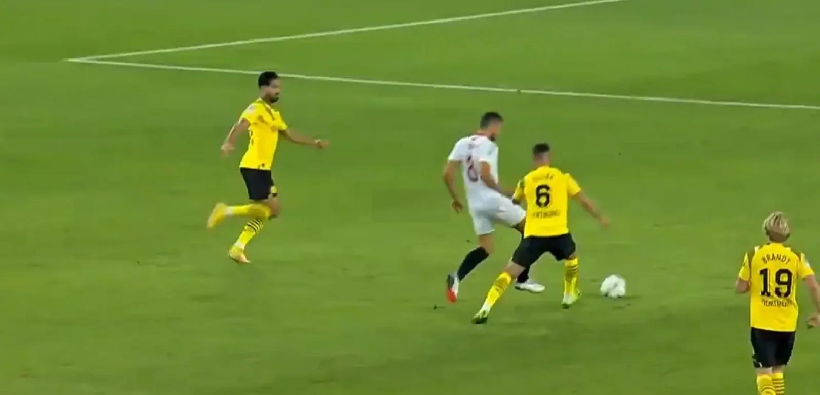 包含多特蒙德客场不敌里昂，升至小组第二的词条