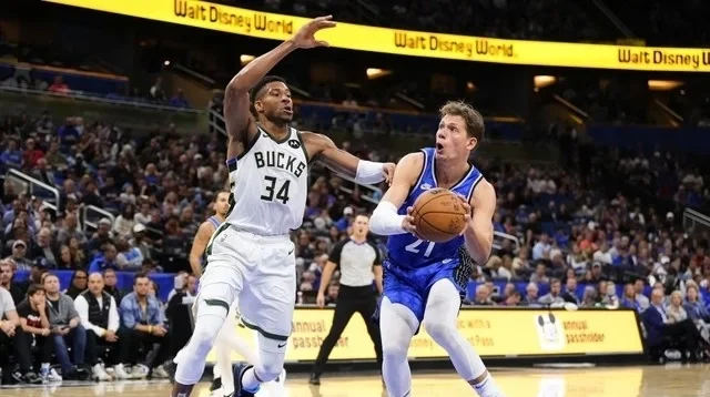 雄鹿不敌爵士,遭遇两连败 雄鹿不敌爵士,遭遇两连败