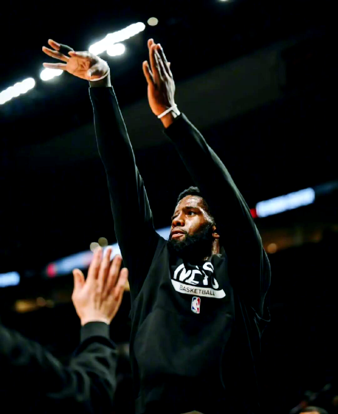 篮网主场大胜开拓者，连胜