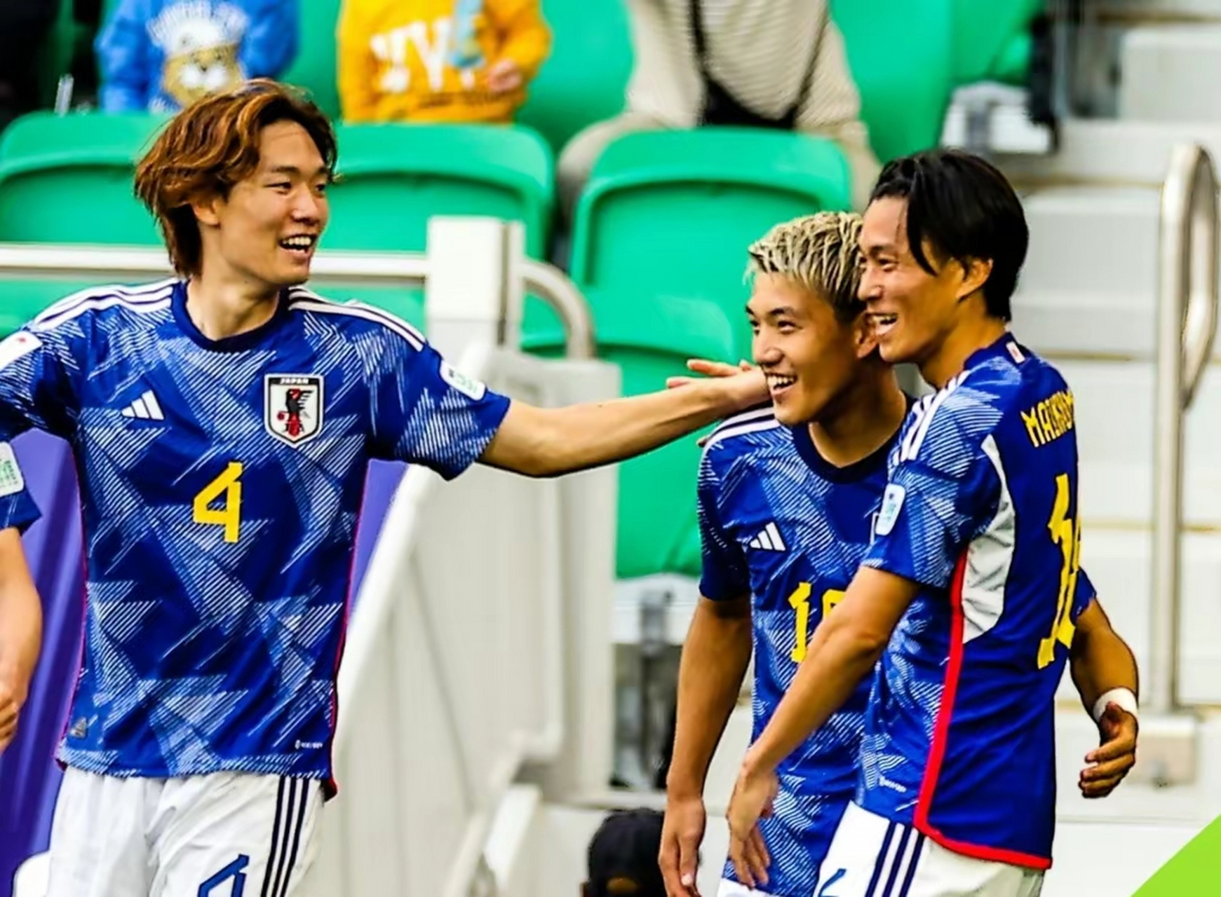 日本球员在友谊赛中获得胜利